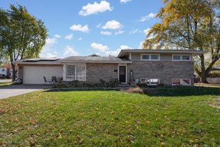 1104 New Haven Avenue, Aurora, IL 60506