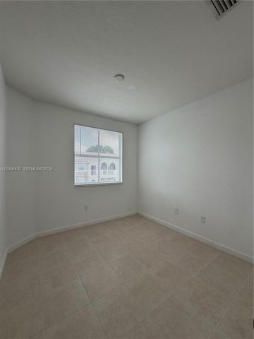 1661 SE 28th St 204, Homestead, FL 33035
