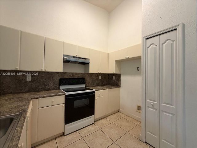 1661 SE 28th St 204, Homestead, FL 33035
