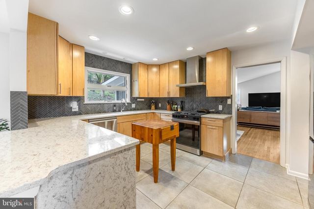 1137 DORUM AVE, State College, PA 16801