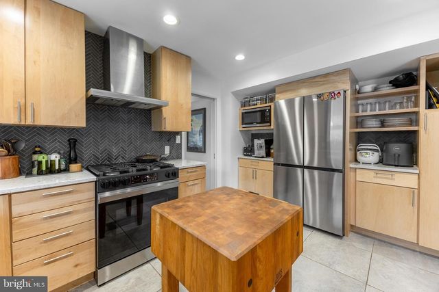 1137 DORUM AVE, State College, PA 16801