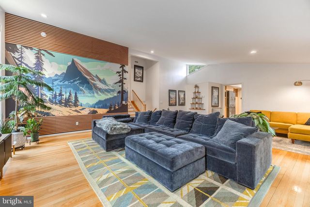 1137 DORUM AVE, State College, PA 16801