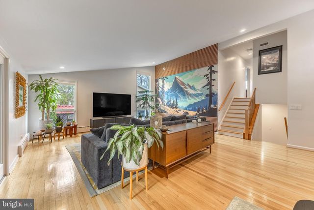 1137 DORUM AVE, State College, PA 16801