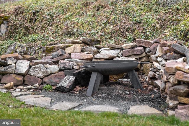 1137 DORUM AVE, State College, PA 16801