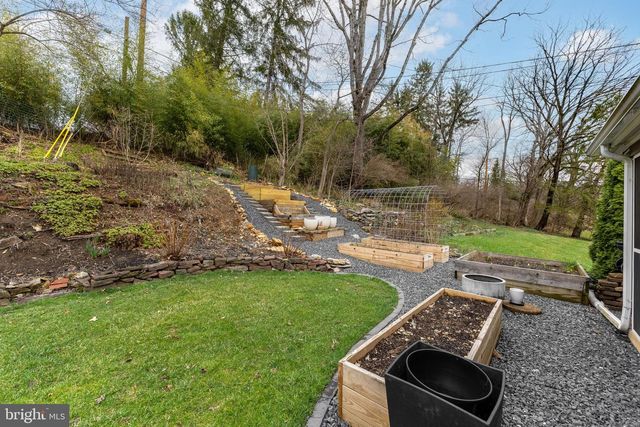 1137 DORUM AVE, State College, PA 16801