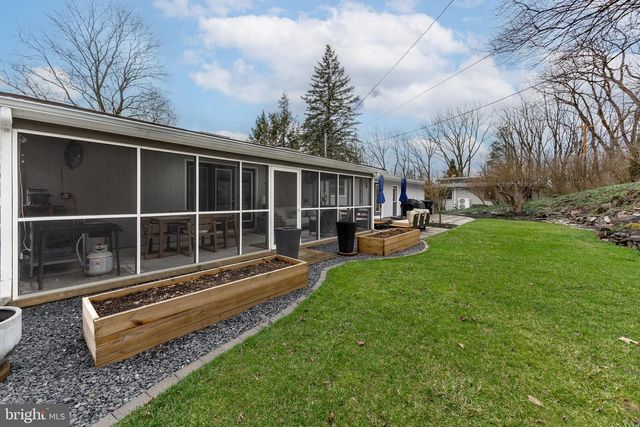 1137 DORUM AVE, State College, PA 16801