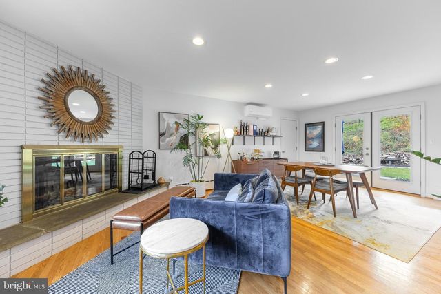 1137 DORUM AVE, State College, PA 16801