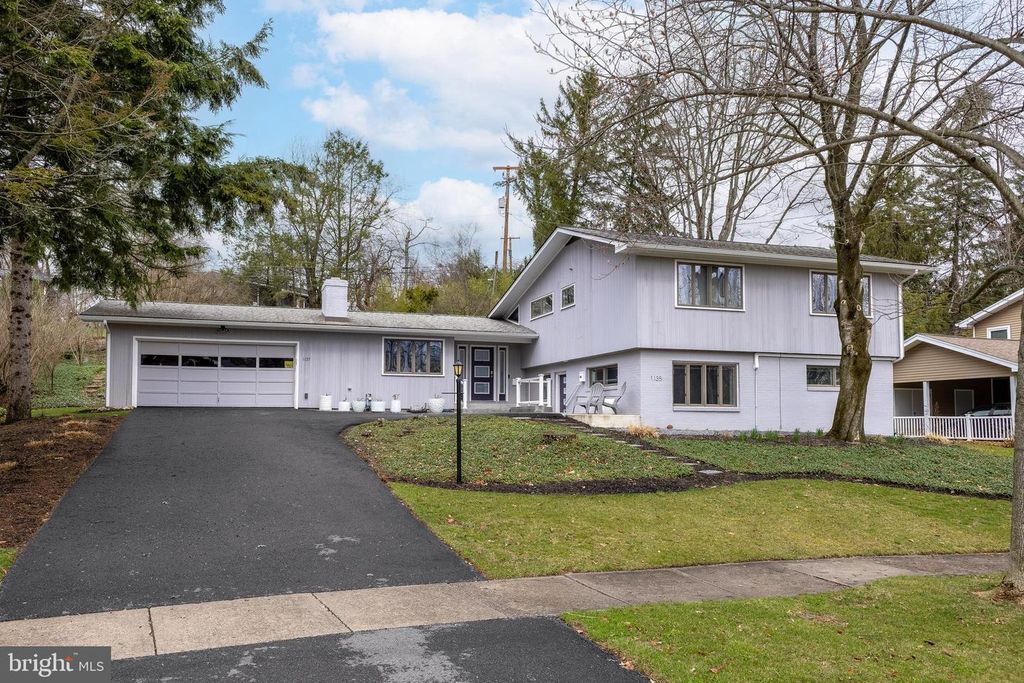 1137 DORUM AVE, State College, PA 16801