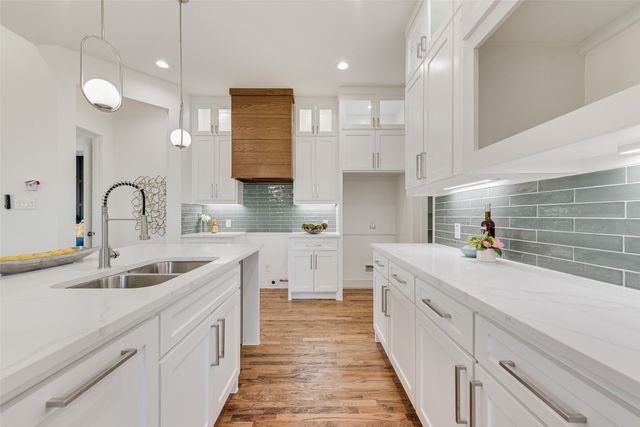 539 W Laureland Road, Dallas, TX 75232