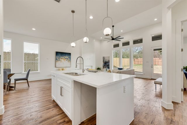 539 W Laureland Road, Dallas, TX 75232