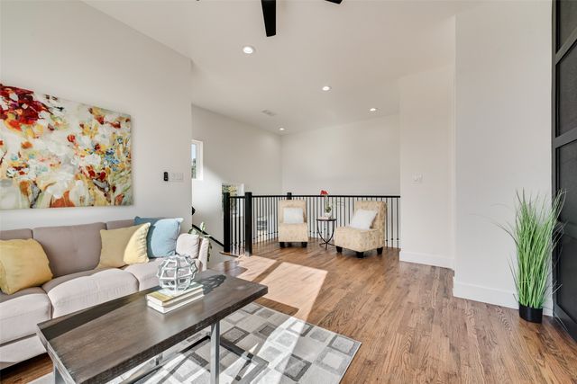 539 W Laureland Road, Dallas, TX 75232