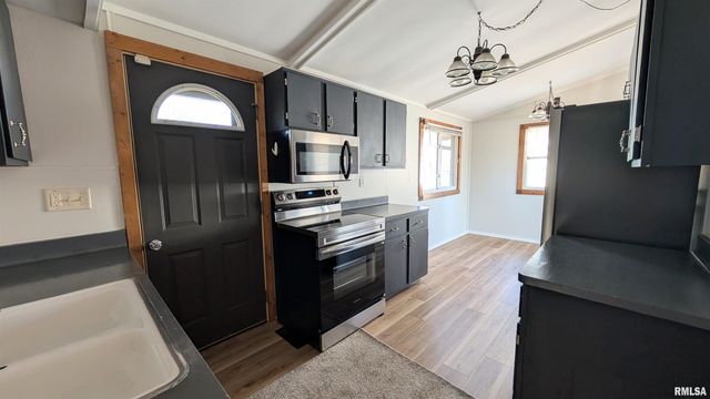 313 HAWTHORNE Circle, Creve Coeur, IL 61610