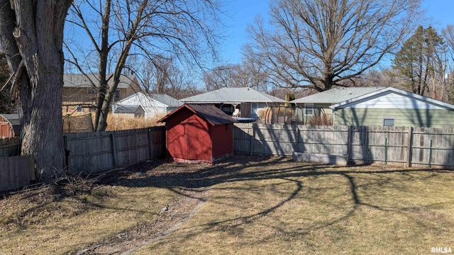 313 HAWTHORNE Circle, Creve Coeur, IL 61610