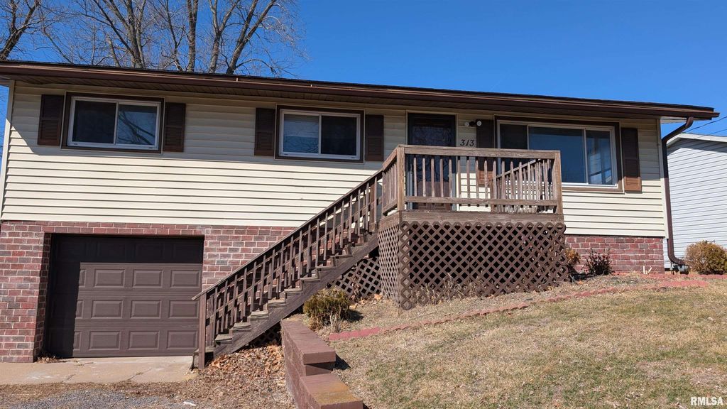 313 HAWTHORNE Circle, Creve Coeur, IL 61610