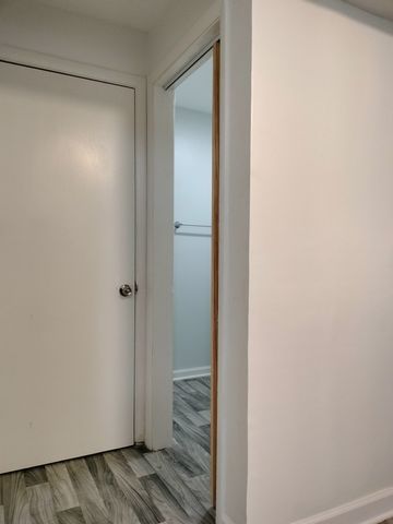 7910 S Muskegon Avenue 1, Chicago, IL 60617