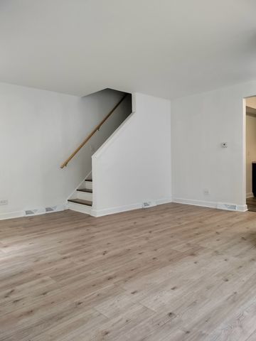 7910 S Muskegon Avenue 1, Chicago, IL 60617