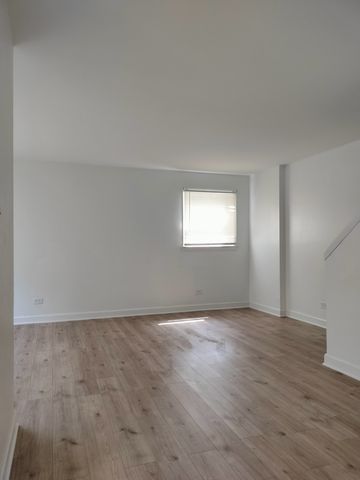 7910 S Muskegon Avenue 1, Chicago, IL 60617