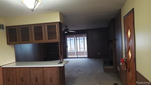 9560 Bluewater Drive, Pinckney, MI 48169