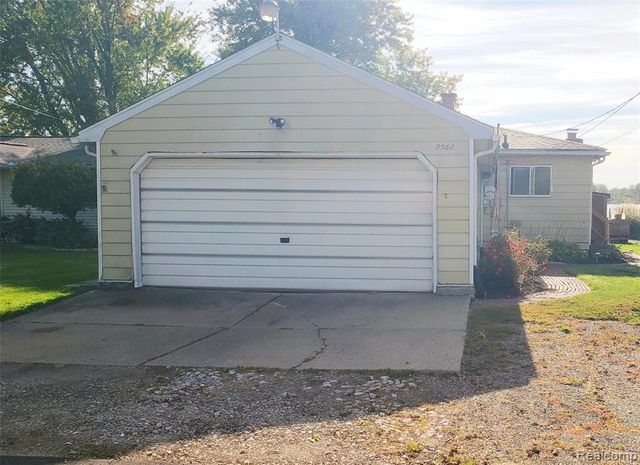 9560 Bluewater Drive, Pinckney, MI 48169