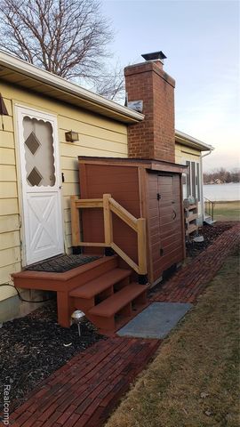 9560 Bluewater Drive, Pinckney, MI 48169