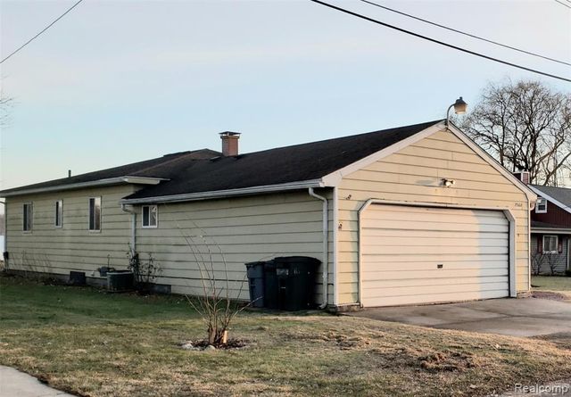 9560 Bluewater Drive, Pinckney, MI 48169