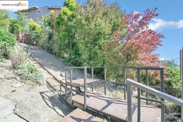 7315 Skyline BLVD, Oakland, CA 94611