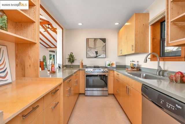 7315 Skyline BLVD, Oakland, CA 94611