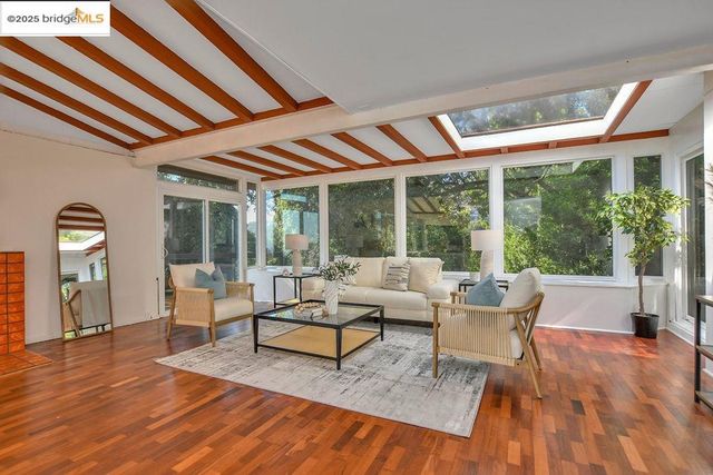 7315 Skyline BLVD, Oakland, CA 94611