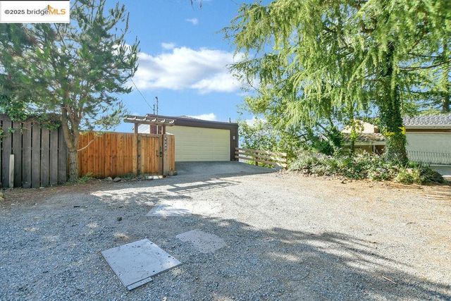7315 Skyline BLVD, Oakland, CA 94611