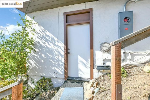 7315 Skyline BLVD, Oakland, CA 94611
