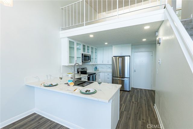 211 Yacht Club Way, Redondo Beach, CA 90277