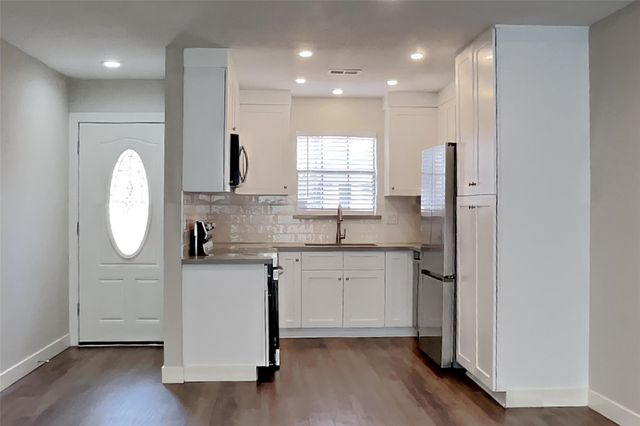 16 W Bigelow Oak Court, Spring, TX 77381