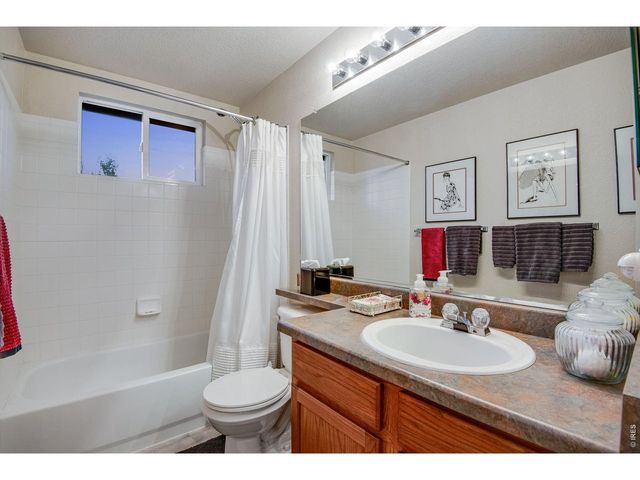 2213 Santa Fe Dr, Longmont, CO 80504