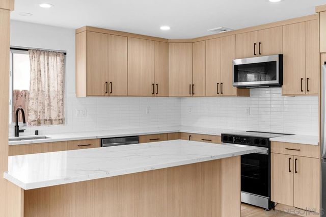 8695 Lepus Rd, San Diego, CA 92126