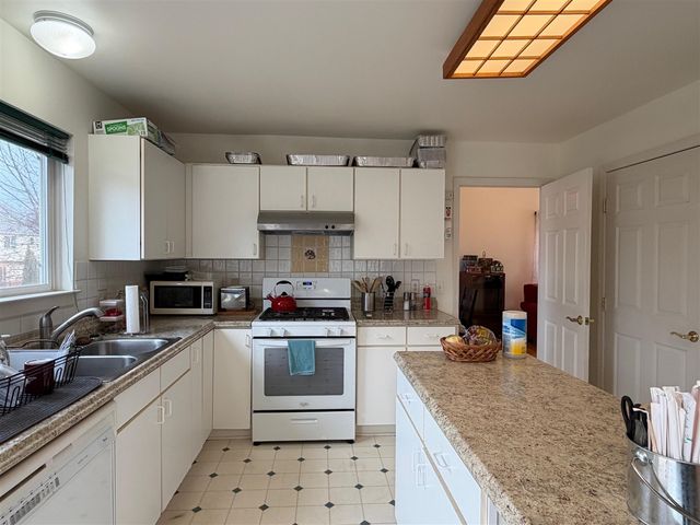 3374 Cromwell Road, Ann Arbor, MI 48105