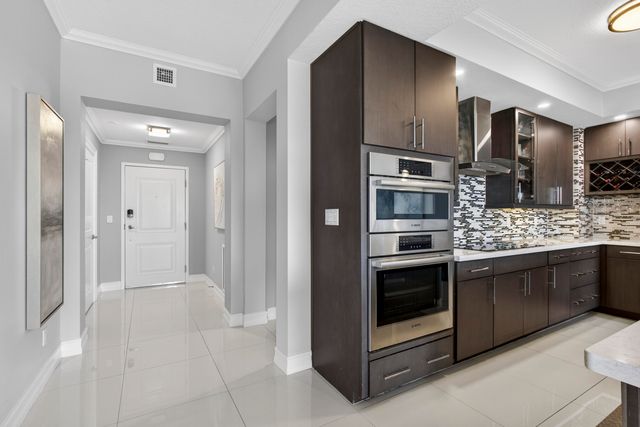 441 Bay Colony Drive N, Juno Beach, FL 33408