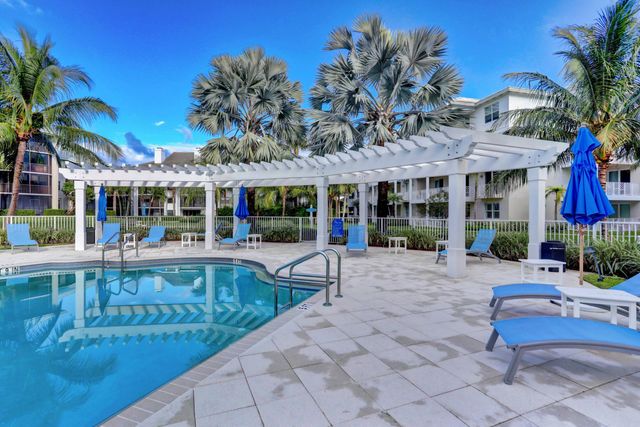 441 Bay Colony Drive N, Juno Beach, FL 33408