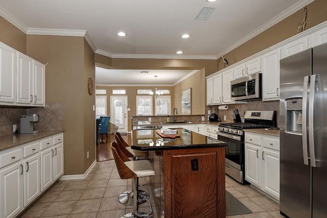 110 N Valley Oaks Circle, The Woodlands, TX 77382