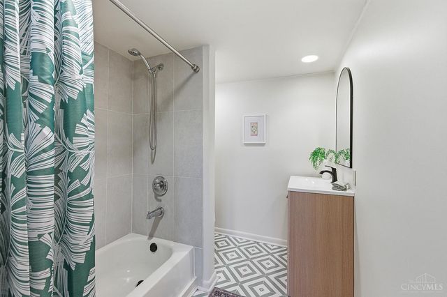 870 Lafayette Avenue, Cincinnati, OH 45220