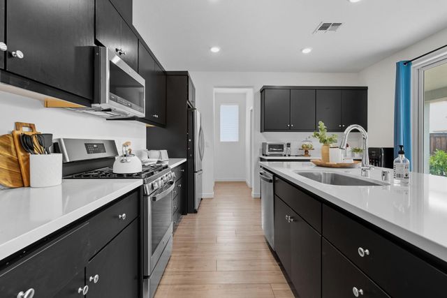 17516 Gemini Ct, Lathrop, CA 95330