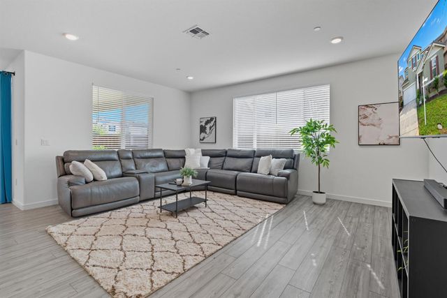 17516 Gemini Ct, Lathrop, CA 95330