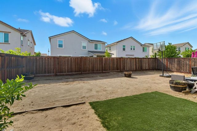 17516 Gemini Ct, Lathrop, CA 95330
