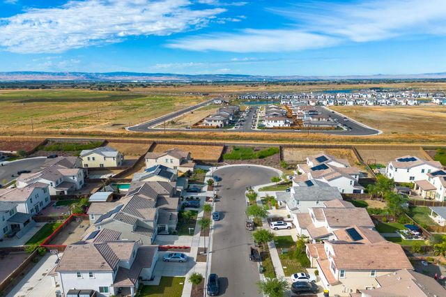 17516 Gemini Ct, Lathrop, CA 95330