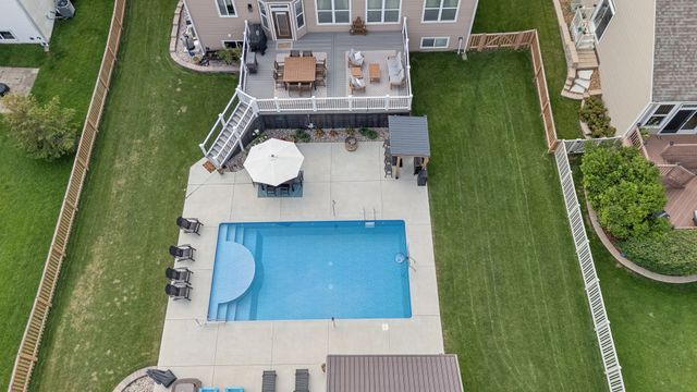 711 Jorstad Drive, North Aurora, IL 60542