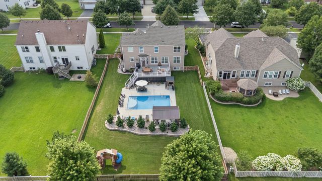 711 Jorstad Drive, North Aurora, IL 60542