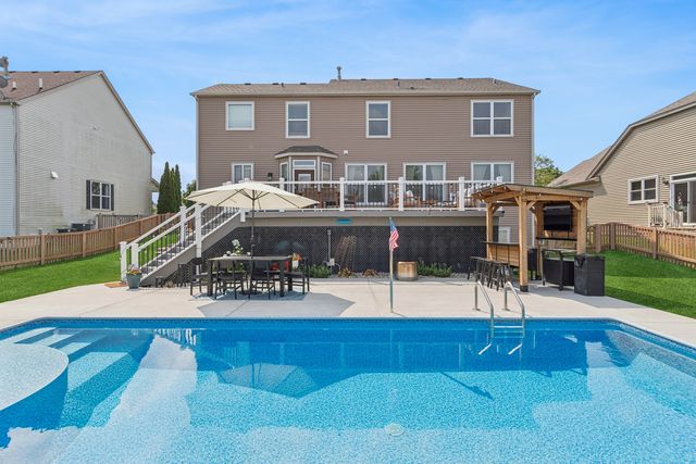 711 Jorstad Drive, North Aurora, IL 60542