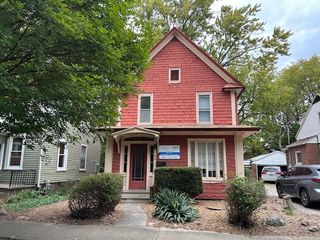 704 W Illinois Street, Urbana, IL 61801