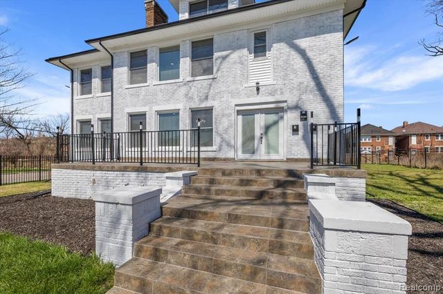 2080 Gladstone Street, Detroit, MI 48206