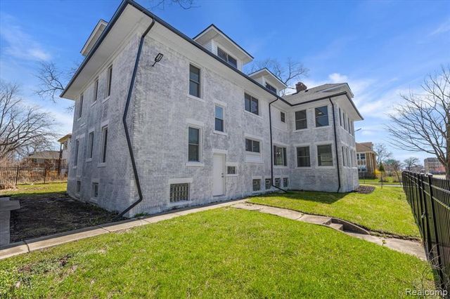 2080 Gladstone Street, Detroit, MI 48206