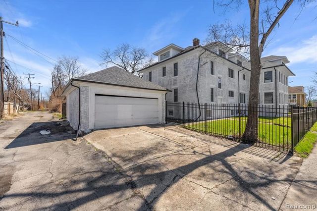 2080 Gladstone Street, Detroit, MI 48206